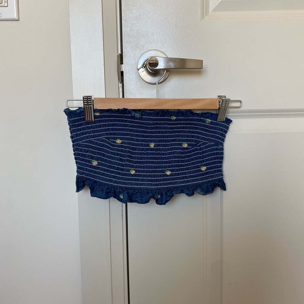 Navy blue strapless top with peaches